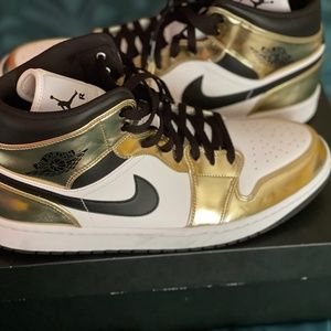 Air Jordan 1 MID SE